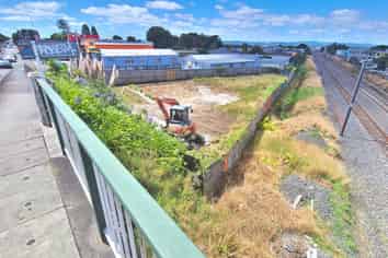 845M² CLEARED DEVELOPMENT SITE/YARD
