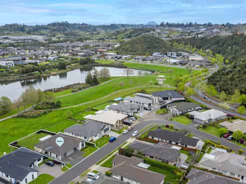 24 North Bay Road, Pyes Pa