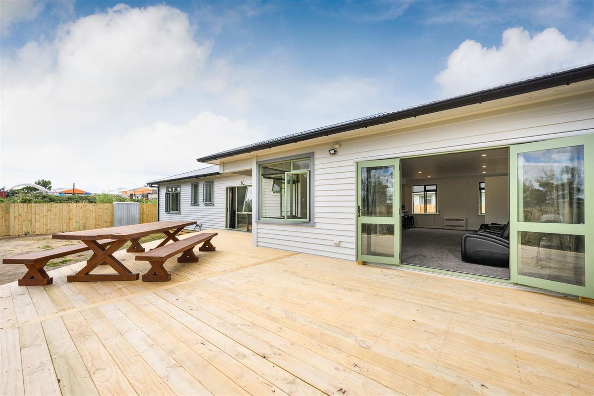 TEAM LEWIS - PRICED TO SELL, Marton
