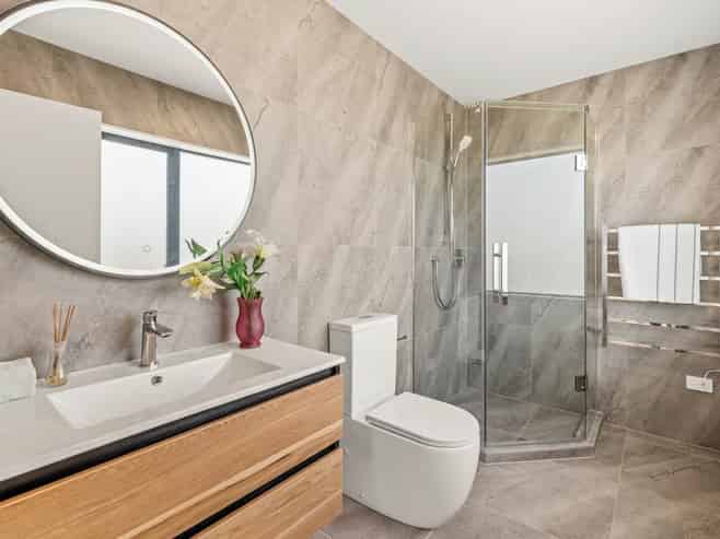12B Angelo Avenue, Howick