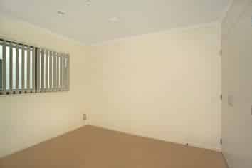 D404/176  Broadway, Newmarket