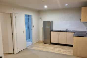 D404/176  Broadway, Newmarket