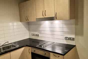 D404/176  Broadway, Newmarket