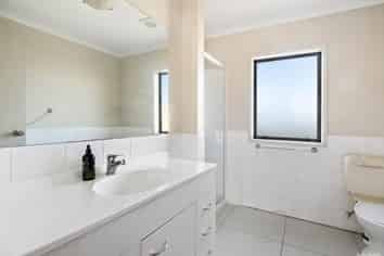 175/172 McLeod Road, Te Atatu South