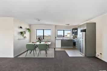 175/172 McLeod Road, Te Atatu South