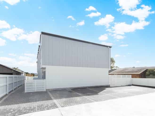 234 (x6 Lo Te Atatu Road, Te Atatu South