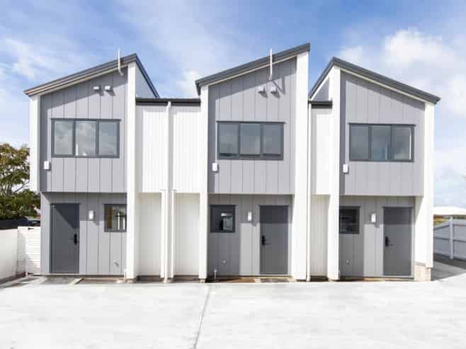 234 (x6 Lo Te Atatu Road, Te Atatu South