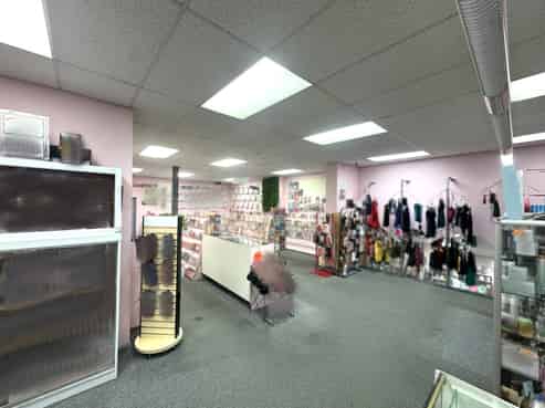 New Owner - Ready To Renovate - Lease Now