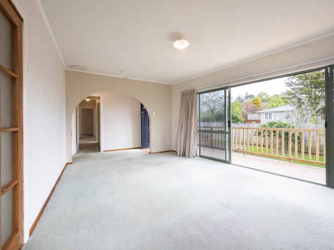 240 Henderson Valley Road, Henderson