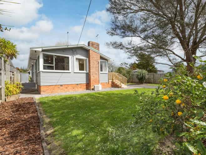 240 Henderson Valley Road, Henderson