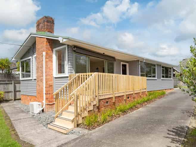240 Henderson Valley Road, Henderson