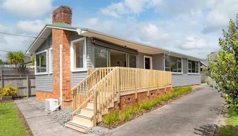 240 Henderson Valley Road, Henderson