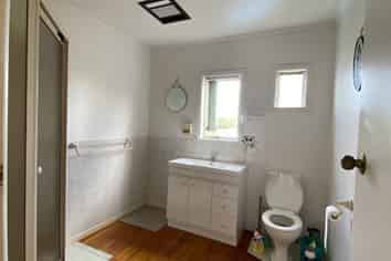840 East Coast Road, Browns Bay