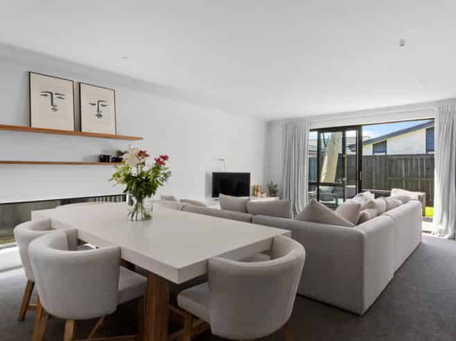 8 Trewern Avenue, Chartwell