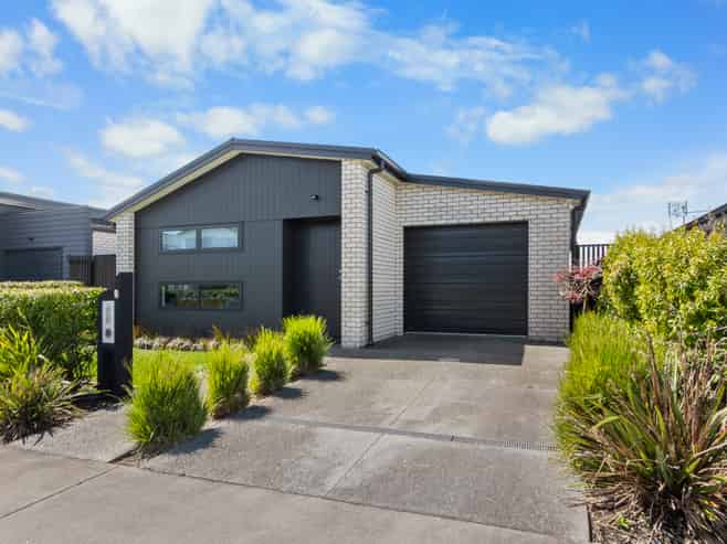 8 Trewern Avenue, Chartwell