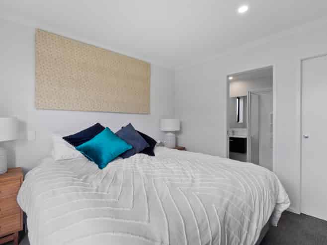 8 Trewern Avenue, Chartwell