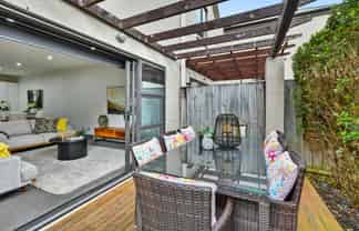 27 Popokatea Drive, Takanini