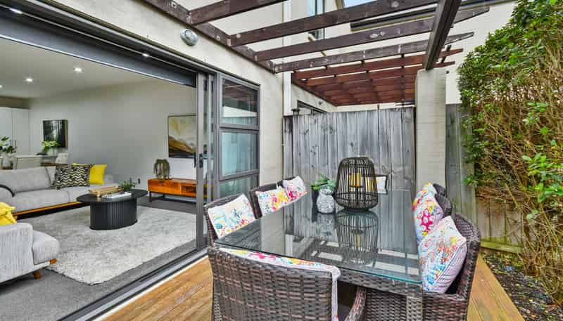 27 Popokatea Drive, Takanini