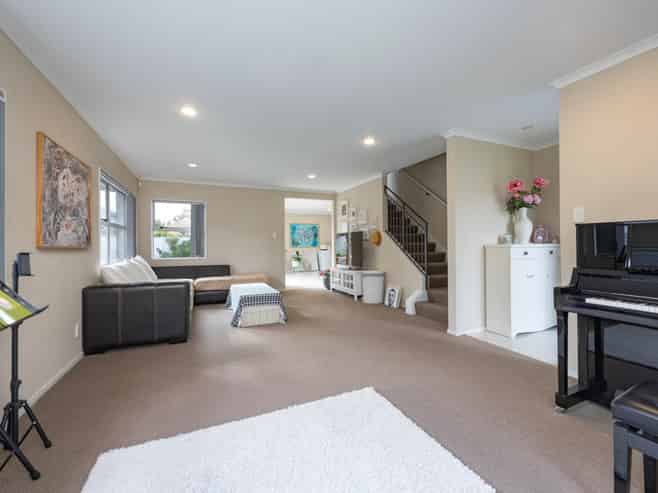 9 Brookview Drive, Flat Bush