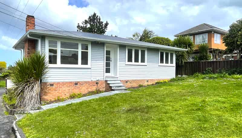 59 Roberts Rd, Te Atatu South
