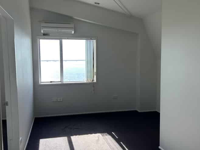 Large Industrial Workshop and 2 Offices