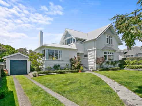 13 Paynters Avenue, Strandon