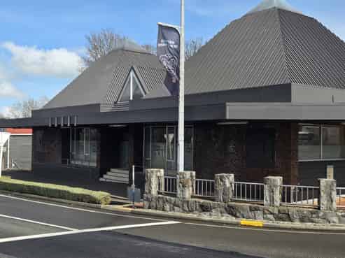 Prime Commercial Opportunity in Stratford.