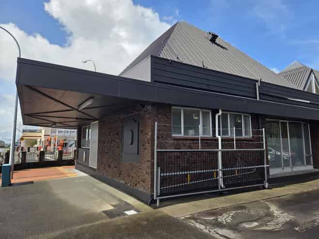 Prime Commercial Opportunity in Stratford.