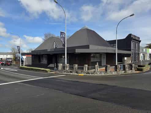 Prime Commercial Opportunity in Stratford.