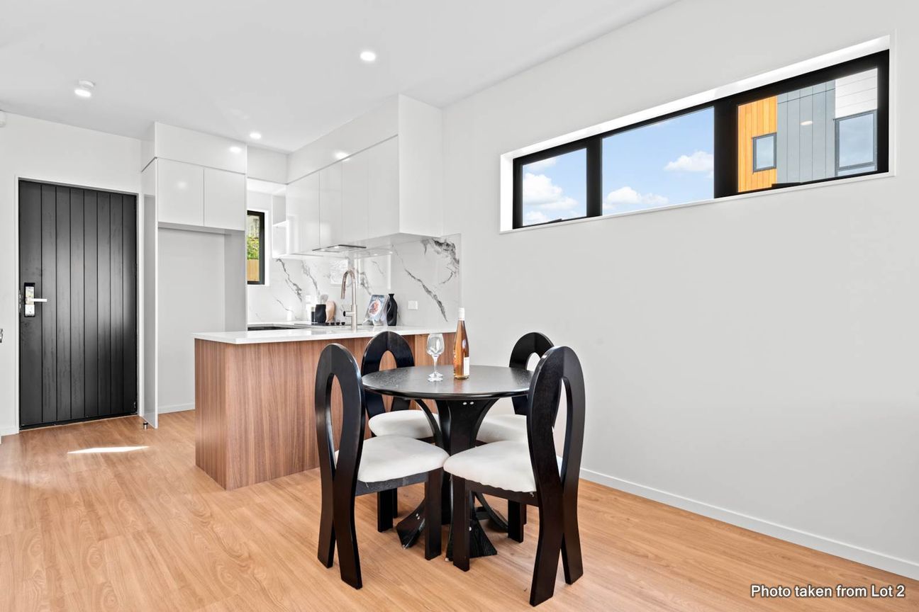 Brand New! Modern! Convenience! - Meer