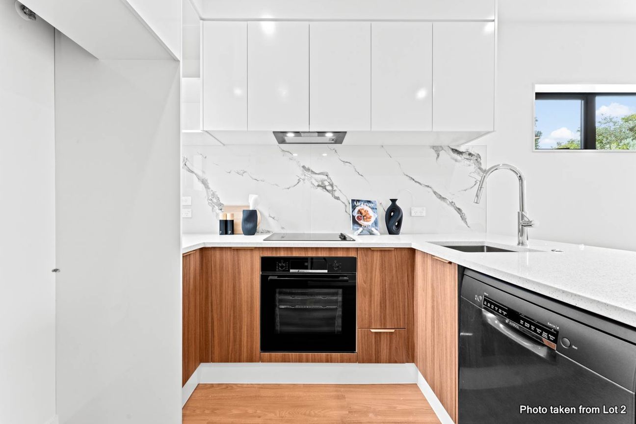 Brand New! Modern! Convenience! - Aanzicht 4