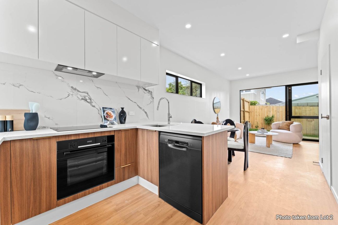 Brand New! Modern! Convenience! - Aanzicht 6