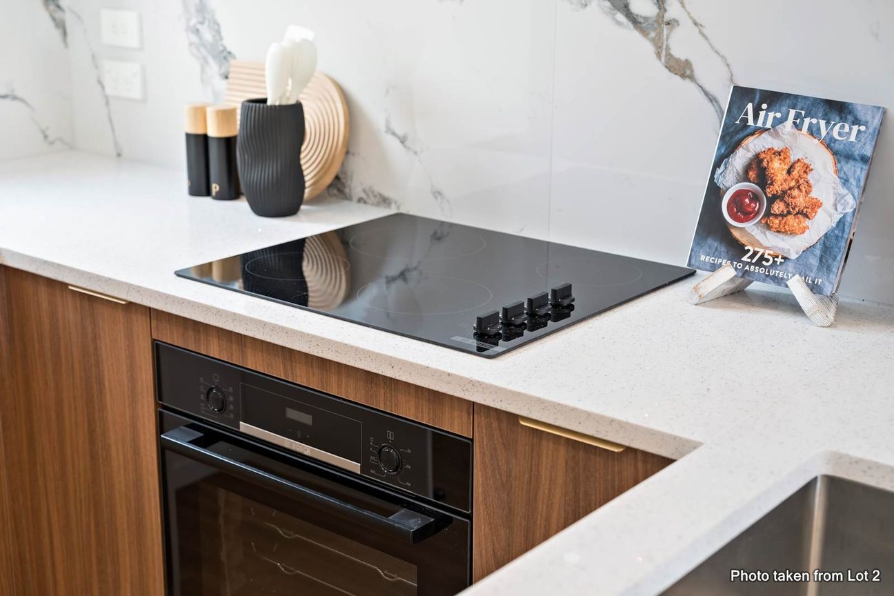 Brand New! Modern! Convenience! - Aanzicht 5