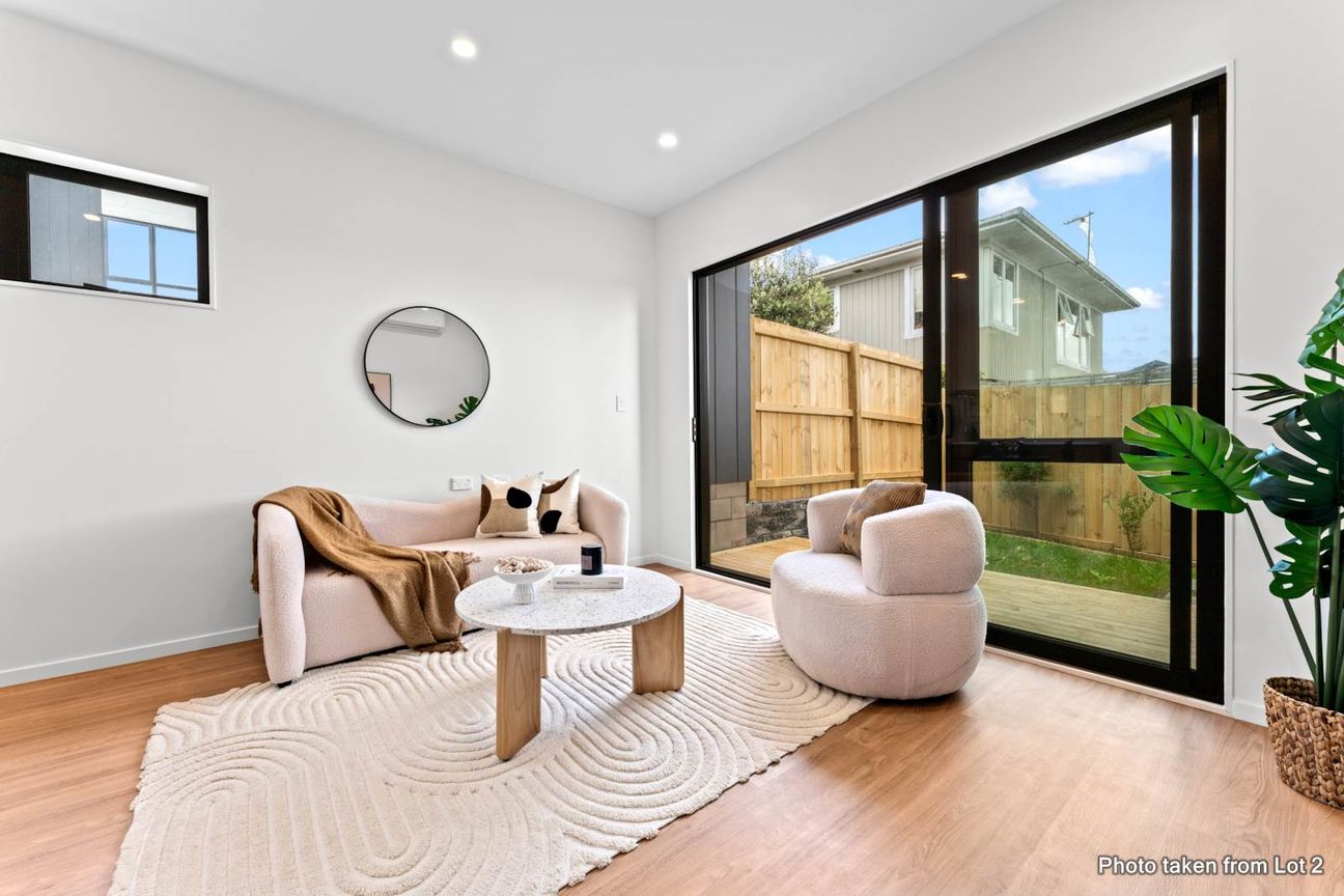 Brand New! Modern! Convenience! - Aanzicht 2