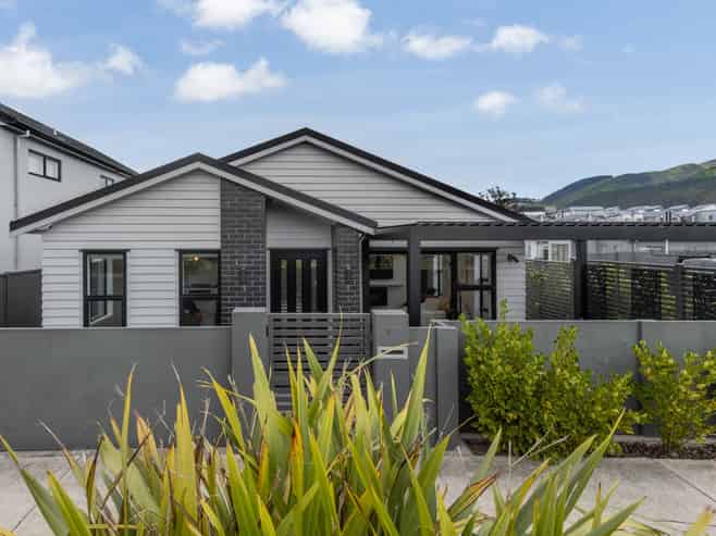 41 Karearea Avenue, Porirua