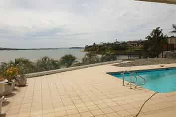 102 Bramley Dr, Farm Cove