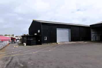 Versatile Penrose Industrial Complex | 3,409 m2