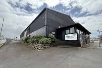 Versatile Penrose Industrial Complex | 3,409 m2