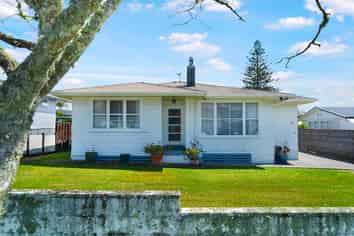 24 Cobham Crescent, Kelston