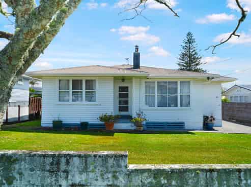 24 Cobham Crescent, Kelston