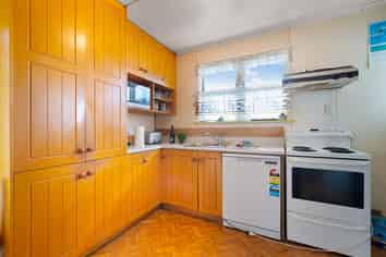 24 Cobham Crescent, Kelston