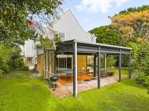 335 Te Moana Road, Waikanae