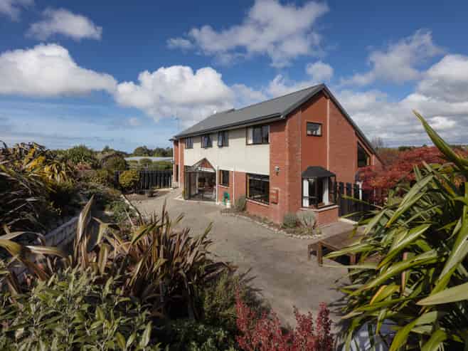 185 Homestead Road, Weston