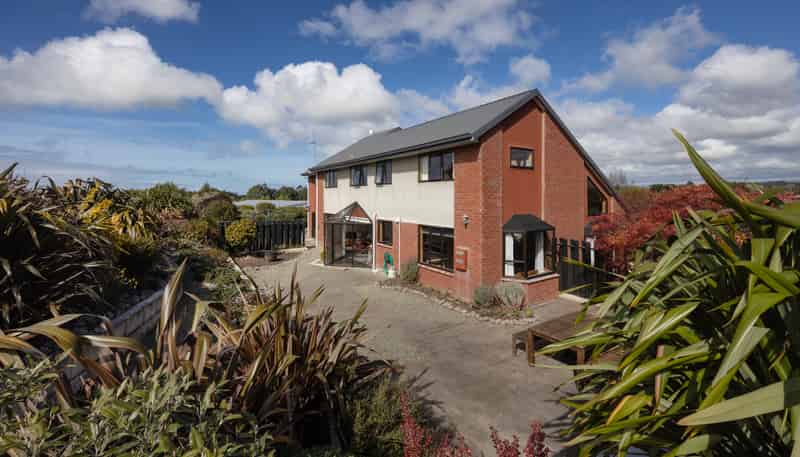 185 Homestead Road, Weston