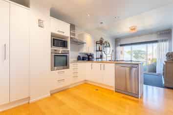 10/4 Seaview Road, Paraparaumu Beach
