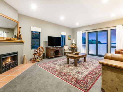 11 Glengavel Grove, Papakowhai