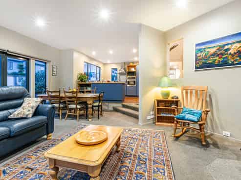 11 Glengavel Grove, Papakowhai