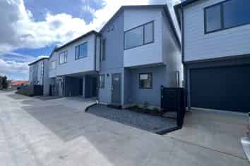 6/43 Clevedon Road, Papakura