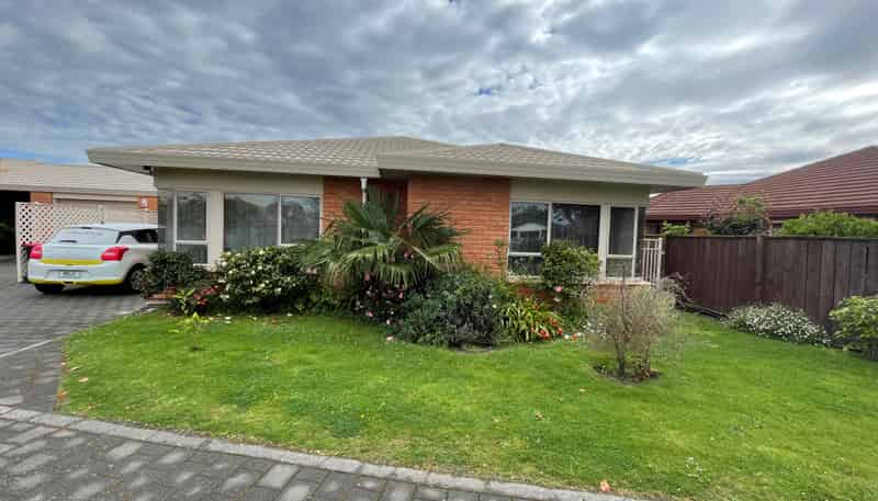 1/18 Knightsbridge Place, Taradale