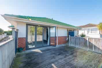 83 Easther Crescent, Kew